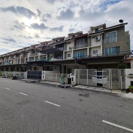 3Storey House 13Pax Family Suite Bayan Lepas Exteriér fotografie